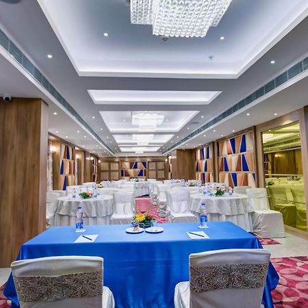 Cozzet Victoria Hotel Bhubaneswar Exteriör bild