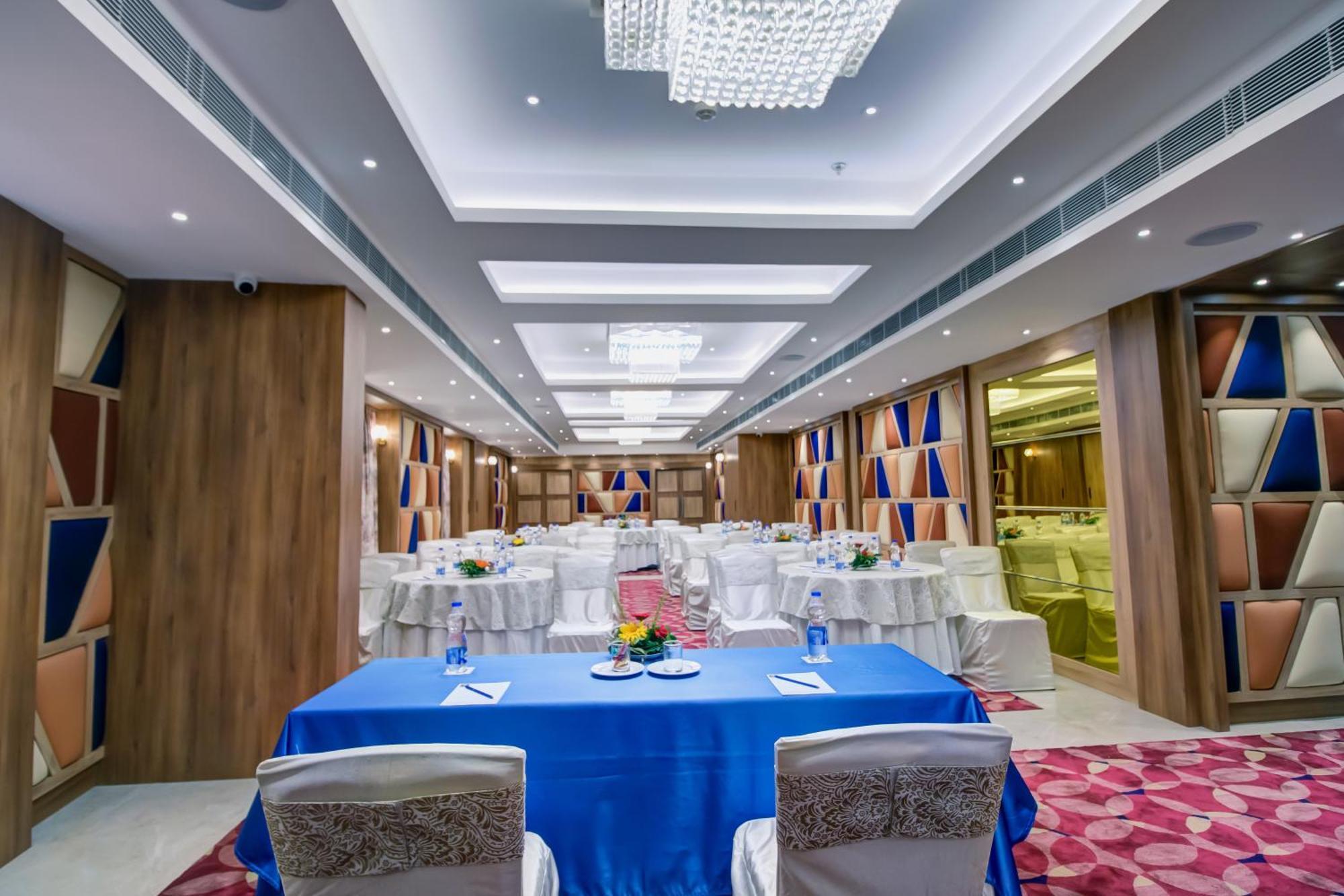 Cozzet Victoria Hotel Bhubaneswar Exteriör bild