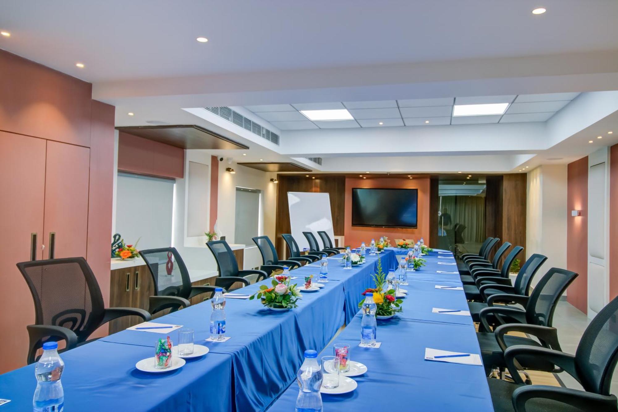 Cozzet Victoria Hotel Bhubaneswar Exteriör bild