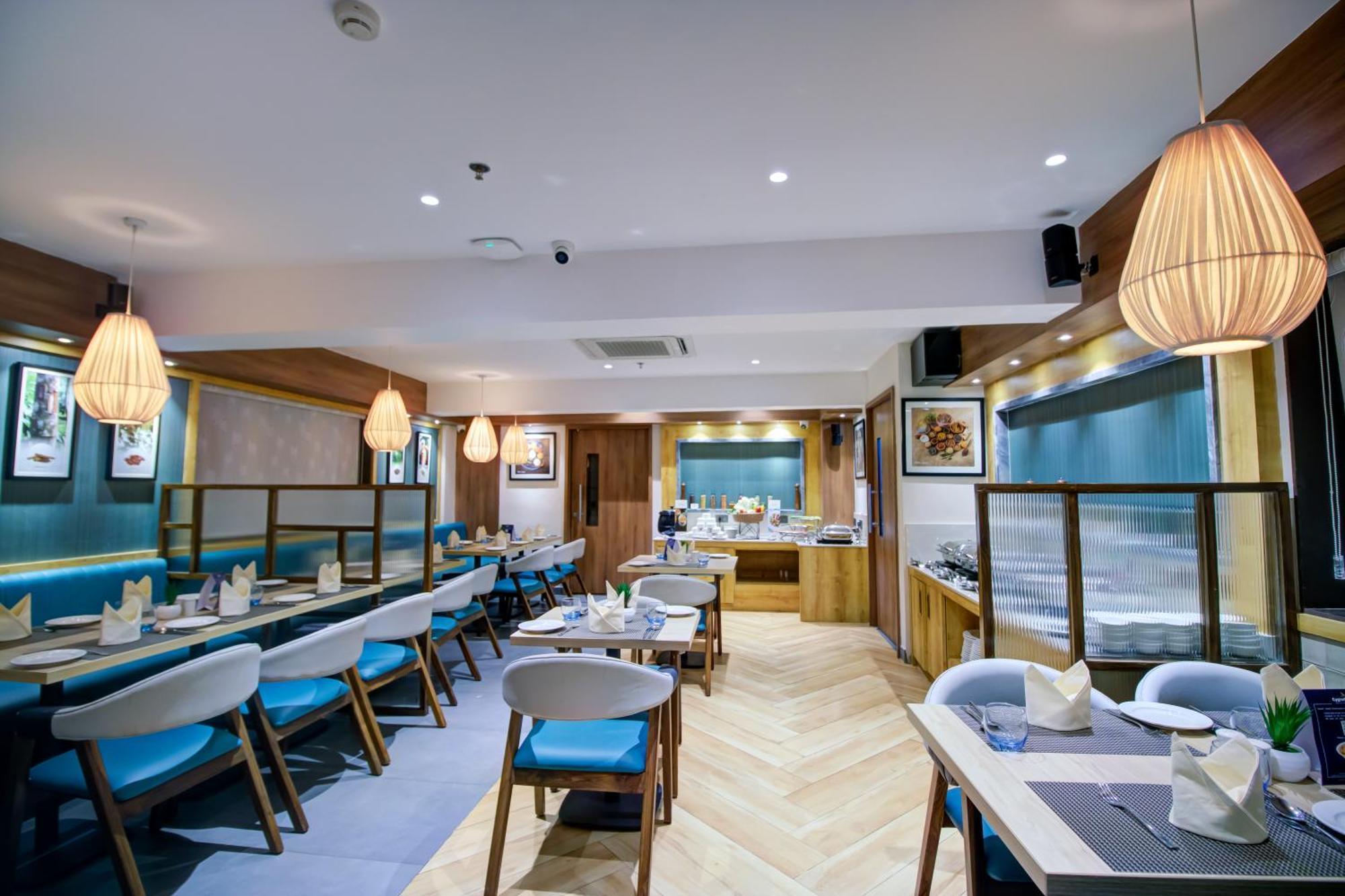 Cozzet Victoria Hotel Bhubaneswar Exteriör bild