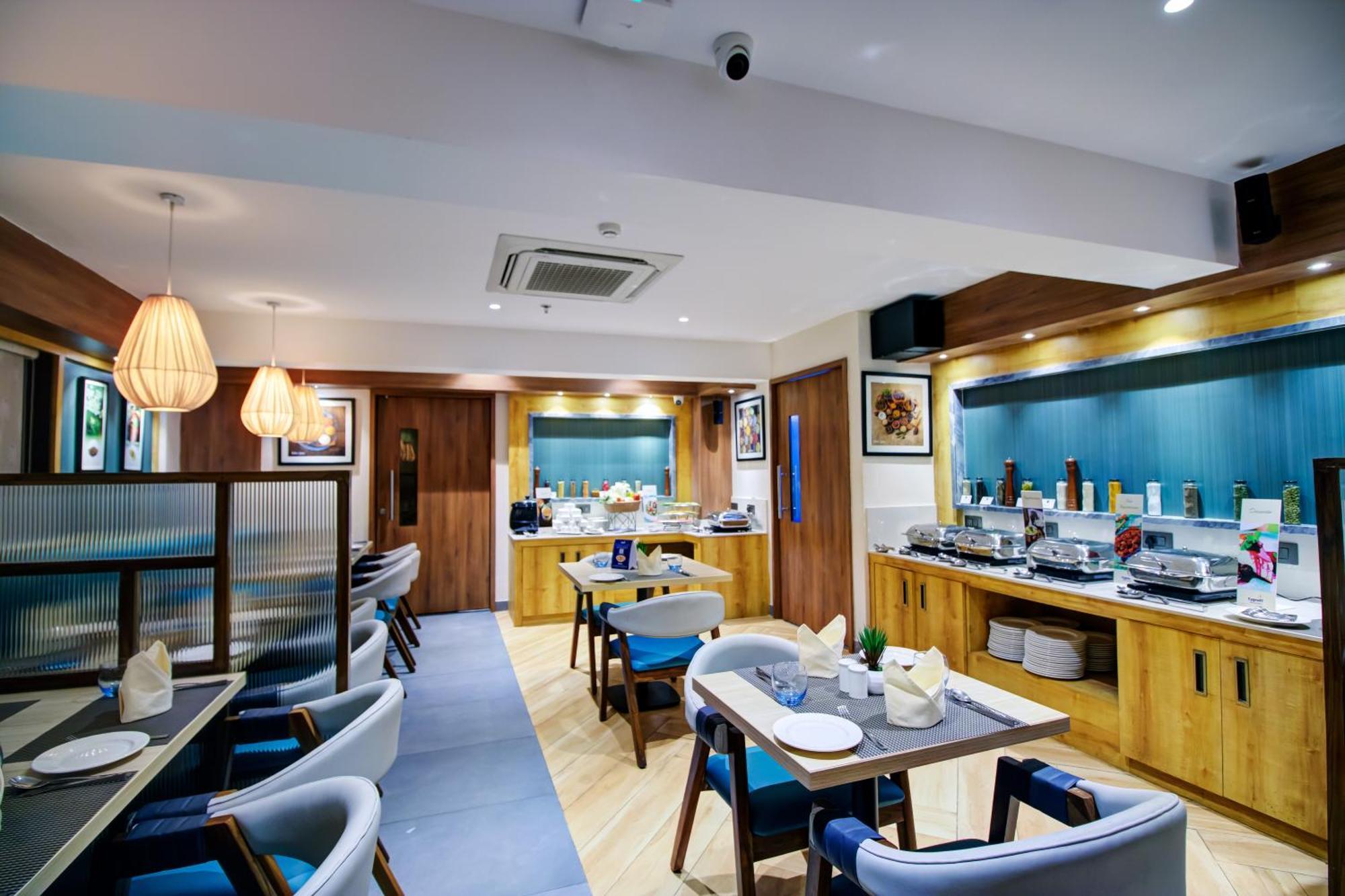 Cozzet Victoria Hotel Bhubaneswar Exteriör bild