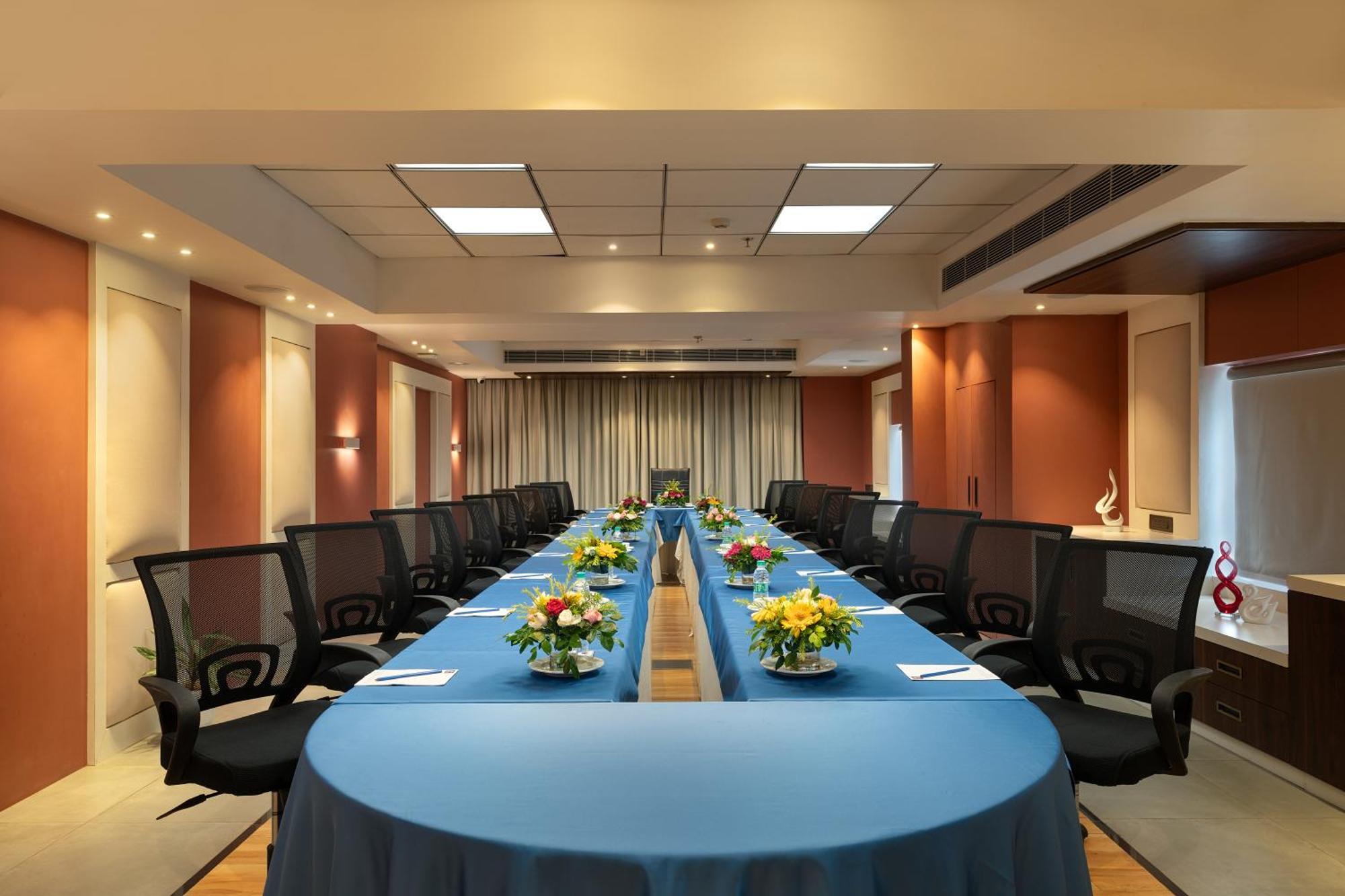 Cozzet Victoria Hotel Bhubaneswar Exteriör bild